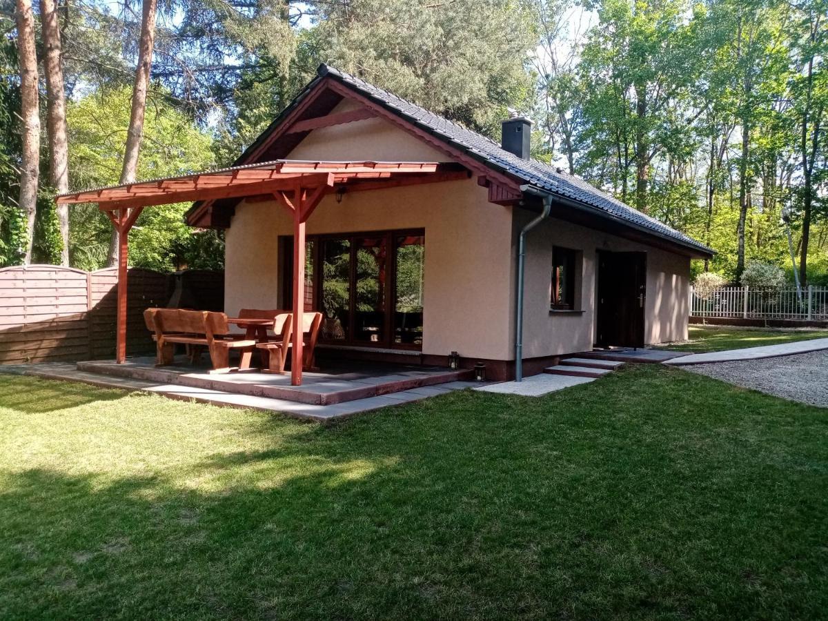 Urokliwy Domek Nad Brzegiem Jeziora Lubiatów Exterior foto